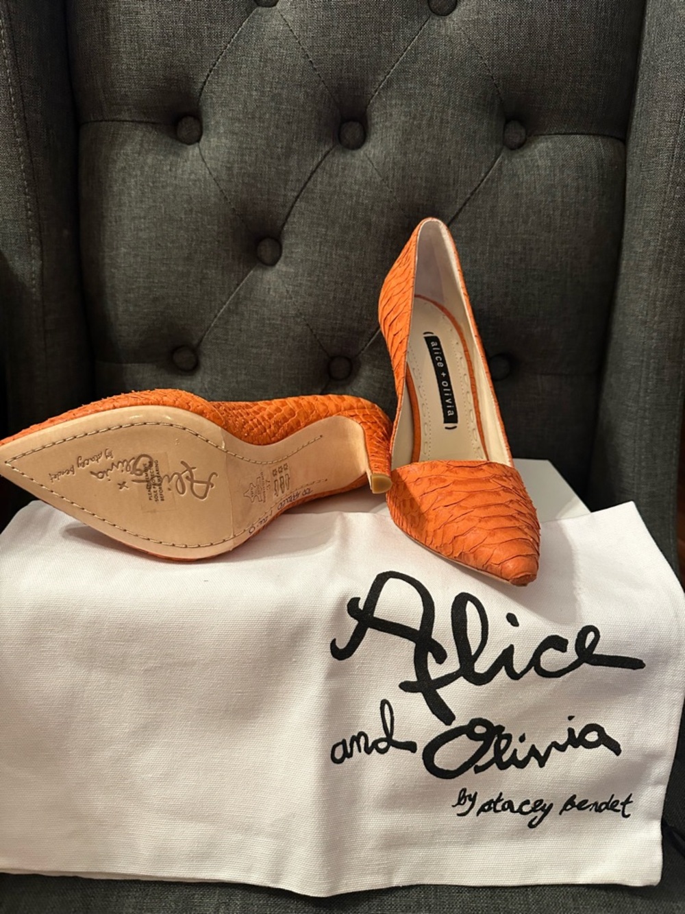 Alice + Olivia Orange Textured Pointed Pumps - Picture 2 of 4